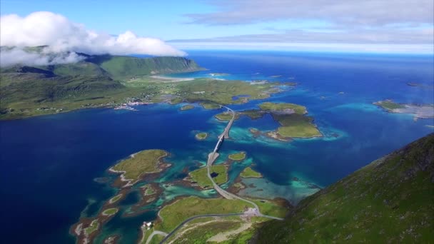 Flygfoto över broar på Lofoten öarna i Norge — Stockvideo