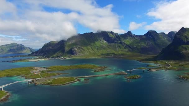 Malownicza droga turystyczna na Lofoten w Norwegii — Wideo stockowe