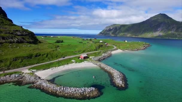 Norveç'te Lofoten adalarında romantik liman — Stok video