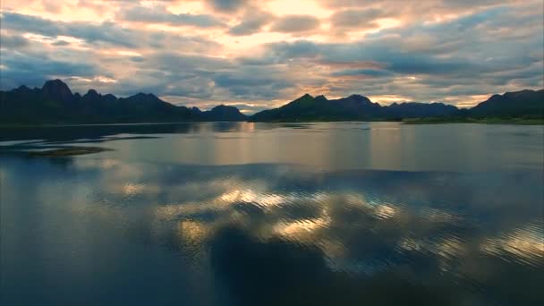 Paisagem noturna nas ilhas Vesteralen, na Noruega — Vídeo de Stock