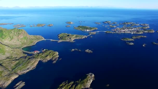 Öar runt Henningsvaer i Norge — Stockvideo