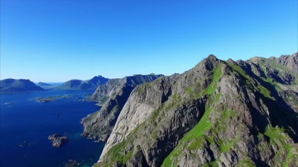 Vista aérea de picos en Lofoten, Noruega — Vídeos de Stock