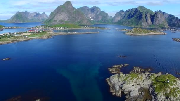 Letecký pohled Reine na Lofoten ostrovy, Norsko — Stock video