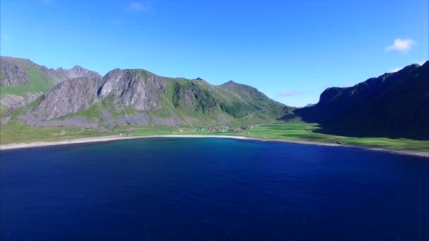 Küste der lofoten Inseln, Norwegen, Luftaufnahme — Stockvideo