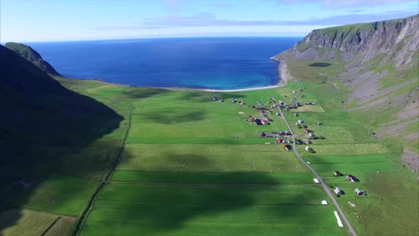 挪威洛弗顿村Unstad，空中镜头 — 图库视频影像