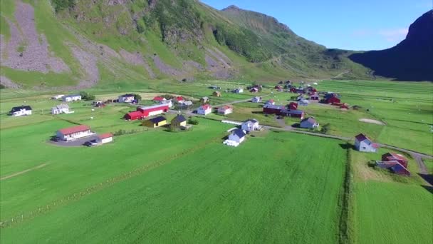 Playa de arena en las islas Lofoten, Noruega, vista aérea — Vídeos de Stock