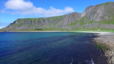 Lofoten adalarında taş plaj, Norveç