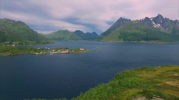 Церковь Серебряного века на Лофских островах в Норвегии — стоковое видео
