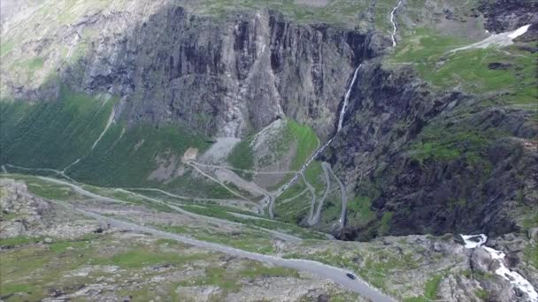 Trollstigen Pass Road, luchtfoto materiaal — Stockvideo