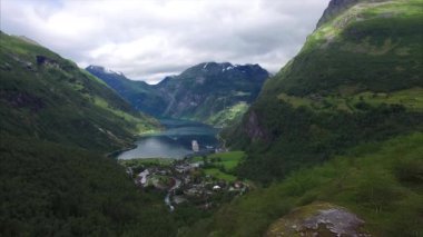 Norveç fiyort Geiranger havadan görünümü