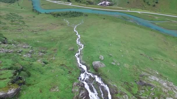 Vue aérienne d'un cours d'eau en Norvège 