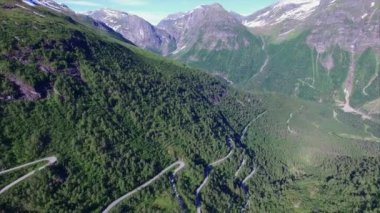 Norveç doğal dağ yolu Gaularfjellet, havadan görünümü