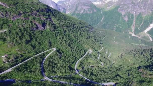 Bella strada di montagna Gaularfjellet, vista aerea — Video Stock