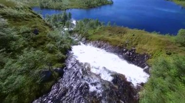 Norveç'te güzel şelale yukarıda