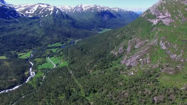 Luchtfoto van de Gaularfjellet-bergpas in Noorwegen — Stockvideo