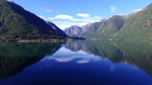 Letecký pohled na fjord v Norsku — Stock video