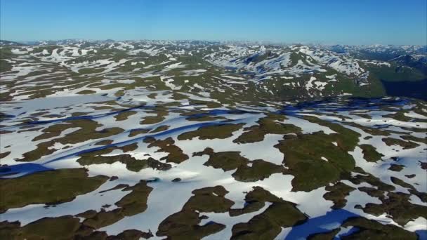 Vliegen boven Noorwegen, luchtfoto beeldmateriaal — Stockvideo