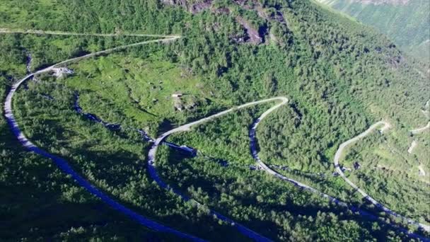 Paisaje aéreo de Gaularfjellet, carretera de montaña noruega — Vídeo de stock