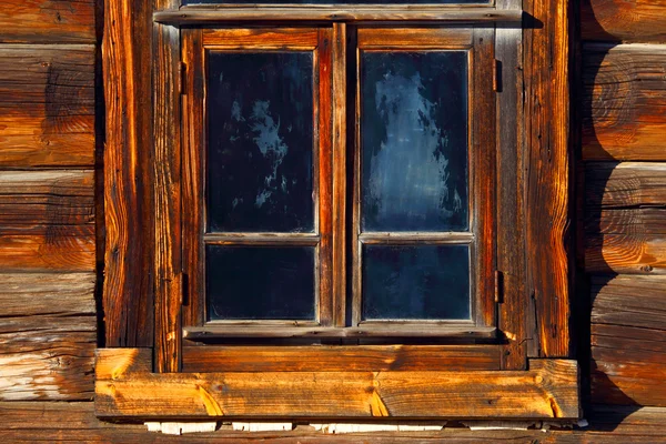 Ventana con persiana solar de madera. Patrón escarchado . — Foto de Stock