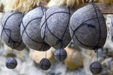 Ulusal Gürcü takım elbise.