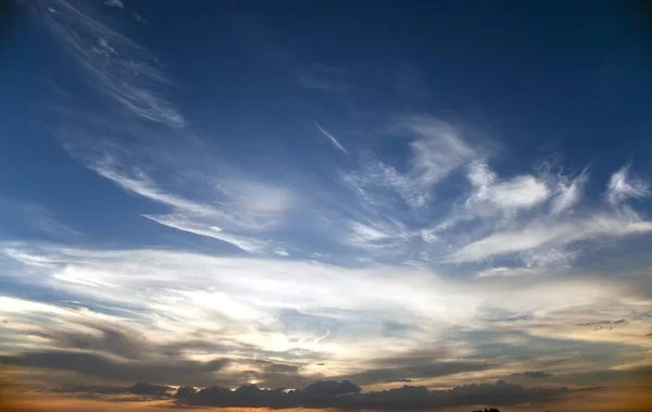 Prachtige Zonsondergang Met Wolken Aan Horizon — Stockfoto