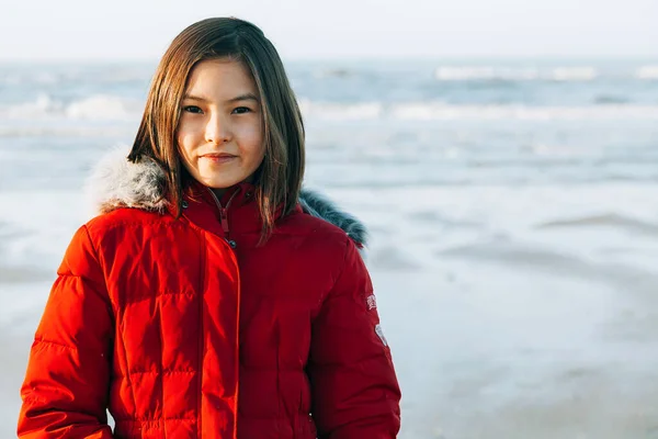 Jaar Oud Kind Heeft Plezier Het Strand Tiener Kind Speelt Stockfoto