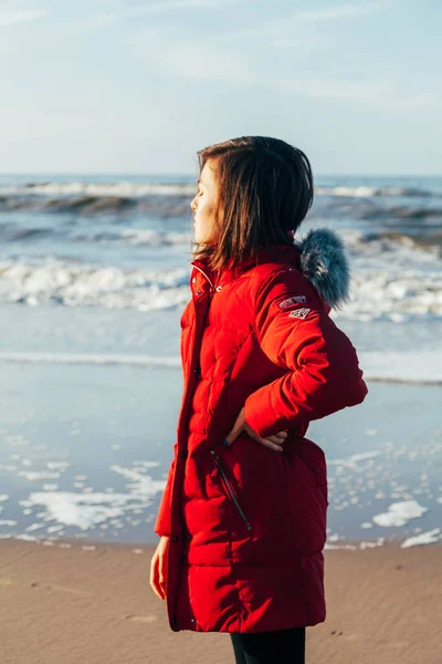 Jähriges Kind Vergnügt Sich Strand Teenager Spielen Winter Draußen Stockbild