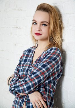 Güzel sarışın kız closeup portresi