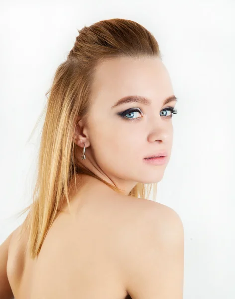 Closeup portret van mooi blond meisje — Stockfoto