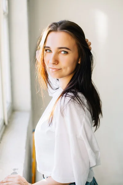 Closeup portrait of beautiful young girl — Stock Photo, Image