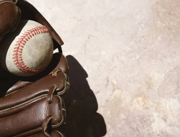 Detailní Záběr Starého Baseballu Hnědé Rukavici Rozmazanou Texturou Pozadí Ročník — Stock fotografie