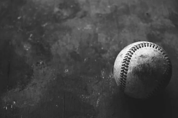 Baseballball Und Schwarzer Grunge Hintergrund — Stockfoto