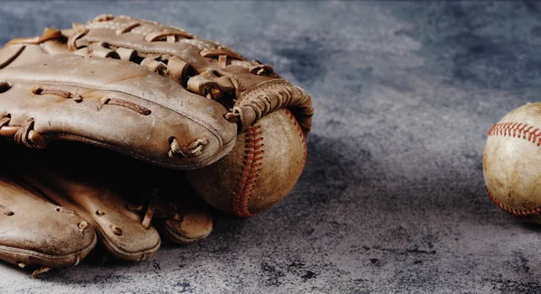 Бейсболу Темному Тлі — стокове фото