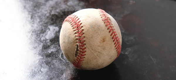 Pelota Béisbol Tabla Textura Gris Vista Cerca —  Fotos de Stock