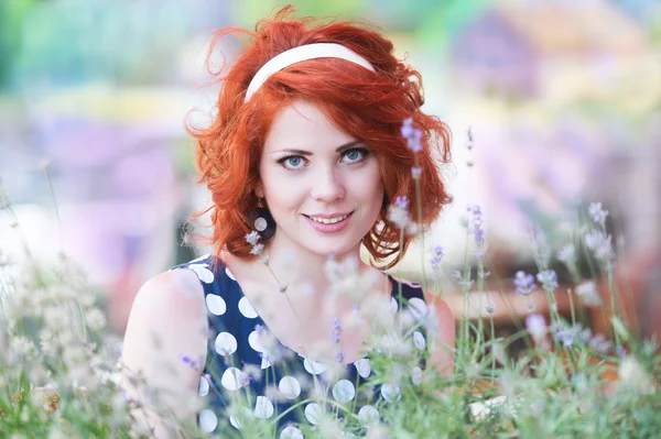 Outdoors girl's portrait — Stock Photo, Image