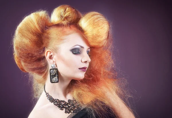 Studio kadın portresi