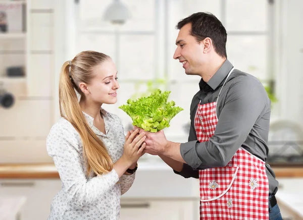 A couple cooks — Stock Photo, Image