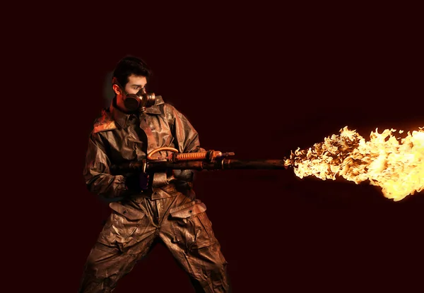 火炎放射器写真素材 ロイヤリティフリー火炎放射器画像 Depositphotos