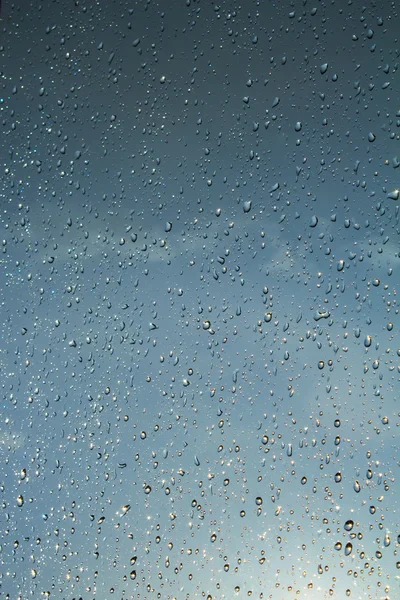 Gotas de chuva em vidro — Fotografia de Stock