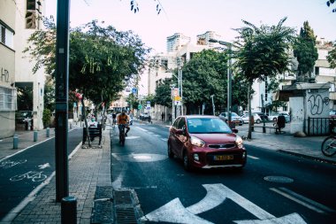 Tel Aviv İsrail 20 Ekim 2020 Kilit ve Coronavirus salgını sırasında İsrail nüfusunu kontrol altına almak için Tel Aviv sokaklarında dolaşan kimliği belirsiz bir insan görülüyor.