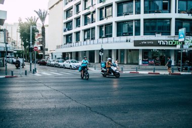 Tel Aviv İsrail 20 Ekim 2020 Kilit ve Coronavirus salgını sırasında İsrail nüfusunu kontrol altına almak için Tel Aviv sokaklarında dolaşan kimliği belirsiz bir insan görülüyor.