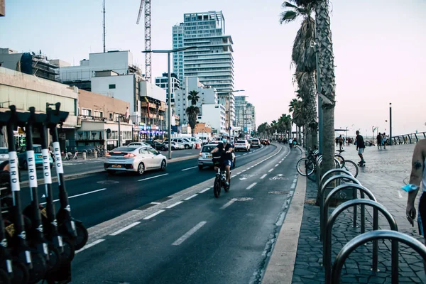 Тель Авив Израиль Октября 2020 Вид Неопознанных Людей Катающихся Улицам — стоковое фото