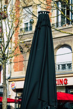 Fransa 'yı 31 Ekim 2020' de Coronavirus salgınının Fransa 'yı etkilemesinin ardından hükümet tarafından kapatılmış bir baro görüntüsü olarak gösteriyor.