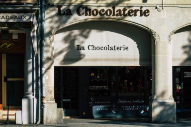 Fransa 'nın 31 Ekim 2020' de Coronavirus salgınının ardından hükümet tarafından kapatılan ve Fransa 'yı etkileyen iş görüşünü sınırlamak amacıyla kapatıyor.