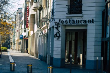 Fransa 'nın 31 Ekim 2020' de Coronavirus salgınının ardından hükümet tarafından kapatılan ve Fransa 'yı etkileyen iş görüşünü sınırlamak amacıyla kapatıyor.