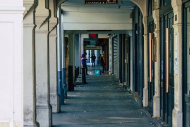 Fransa 'yı 31 Ekim 2020' de Coronavirus salgını sırasında Fransa 'yı etkileyen boş sokaklara bakıyor.