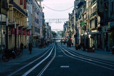 Fransa 'yı 31 Ekim 2020' de Coronavirus salgını sırasında Fransa 'yı etkileyen boş sokaklara bakıyor.