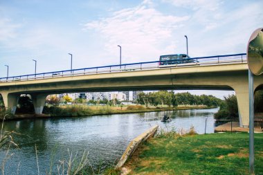 Tel Aviv İsrail 1 Kasım 2020 Kilitlenme ve Coronavirus salgını sırasında Tel Aviv 'de açık bir halk bahçesinin görüntüsü İsrail nüfusunu kontrol altına almak için