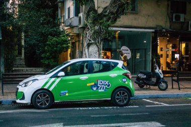 Tel Aviv İsrail 2 Kasım 2020 İsrail 'deki Coronavirus salgını ve tecrit sırasında Tel Aviv sokaklarındaki şehir trafiğini gösteriyor.