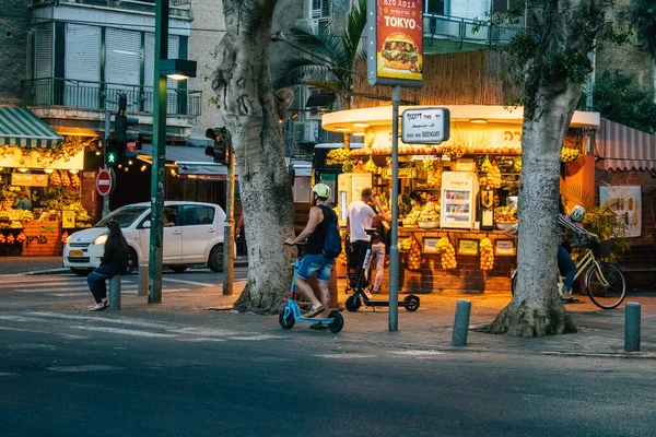 Тель Авив Израиль Ноября 2020 Вид Неопознанных Людей Катающихся Улицам — стоковое фото